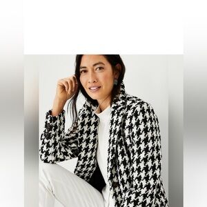 Stunning Ann Taylor full length coat, beautiful houndstooth pattern. Size M. NWT